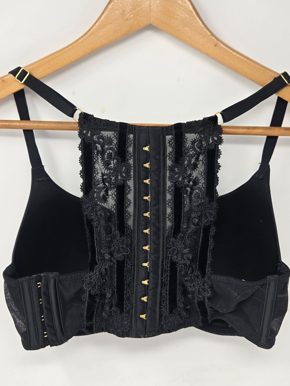 Victoria's Secret Lightly Lined Plunge Black Lace Racerback Bra 32DDD - Picture 2 of 3